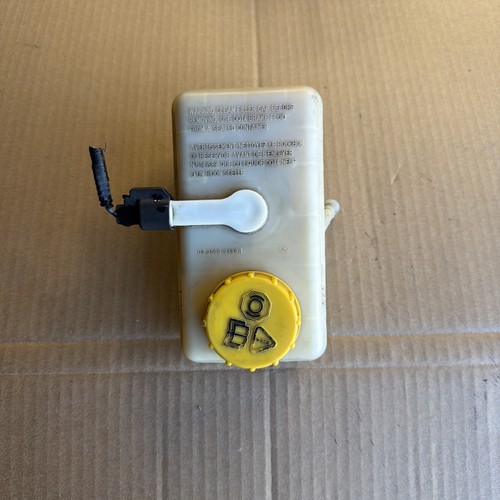 Genuine Jaguar S-Type 99-08MY XJ X350 03-09MY Brake Fluid Reservoir - XR834952 