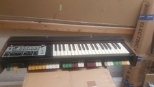 ROLAND SH 2000 SYNTHESIZER