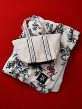 Victoria Secret Soft and Cozy Plush Tote and Sherpa Blanket set New VS104