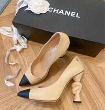 CHANEL Runway Knot Two Tone Pumps Size 37.5C Rare Design Elegant Classic Heels