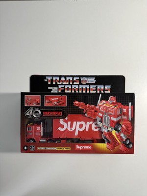 Supreme Optimus Prime Transformers G1 Figur SS25  Deutschlandweit lieferbar. 