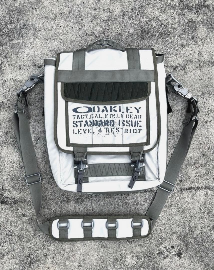 OAKLEY Laptop Shoulder Bag 44cm x 34cm x 9cm Removable Inner Pocket Used