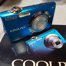 Nikon COOLPIX S3000 Compact Digital Camera Blue Excellent Condition