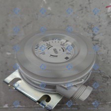 One NEW SIEMENS QBM81-5