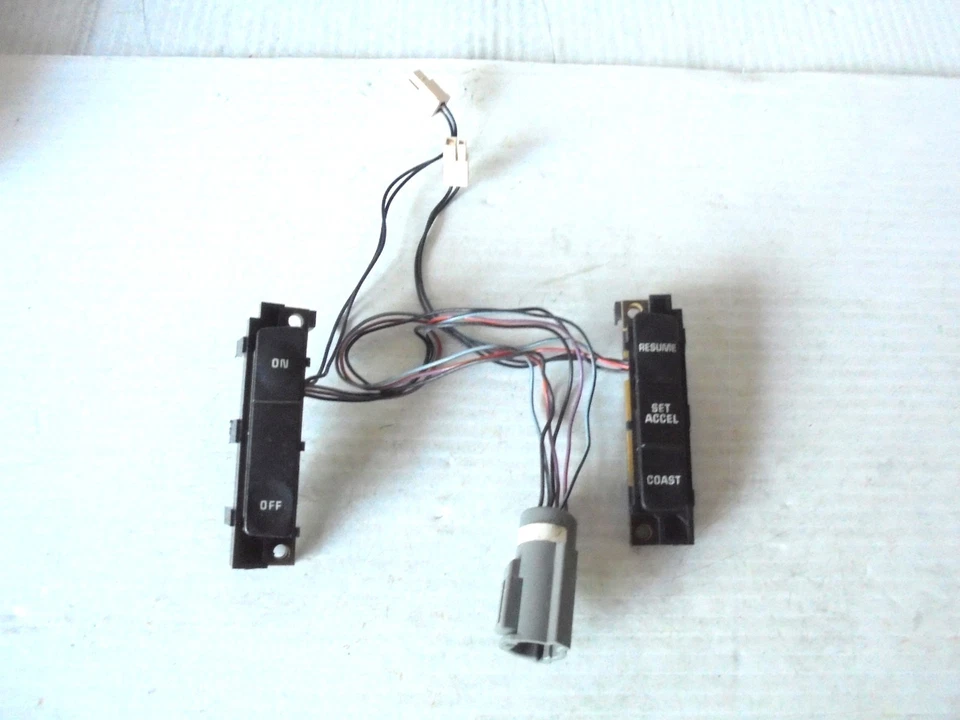 1990 1993 FORD MUSTANG CRUISE CONTROL SWITCH NEW ORIGINAL FORD - Image 2 of 4