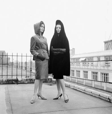 Two Top Models Fashion Company Basta New Collection Outdoor Defile- 1963 Photo