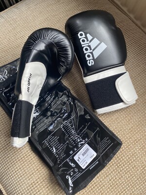 Adidas Boxhandschuhe in schwarz und weiß
