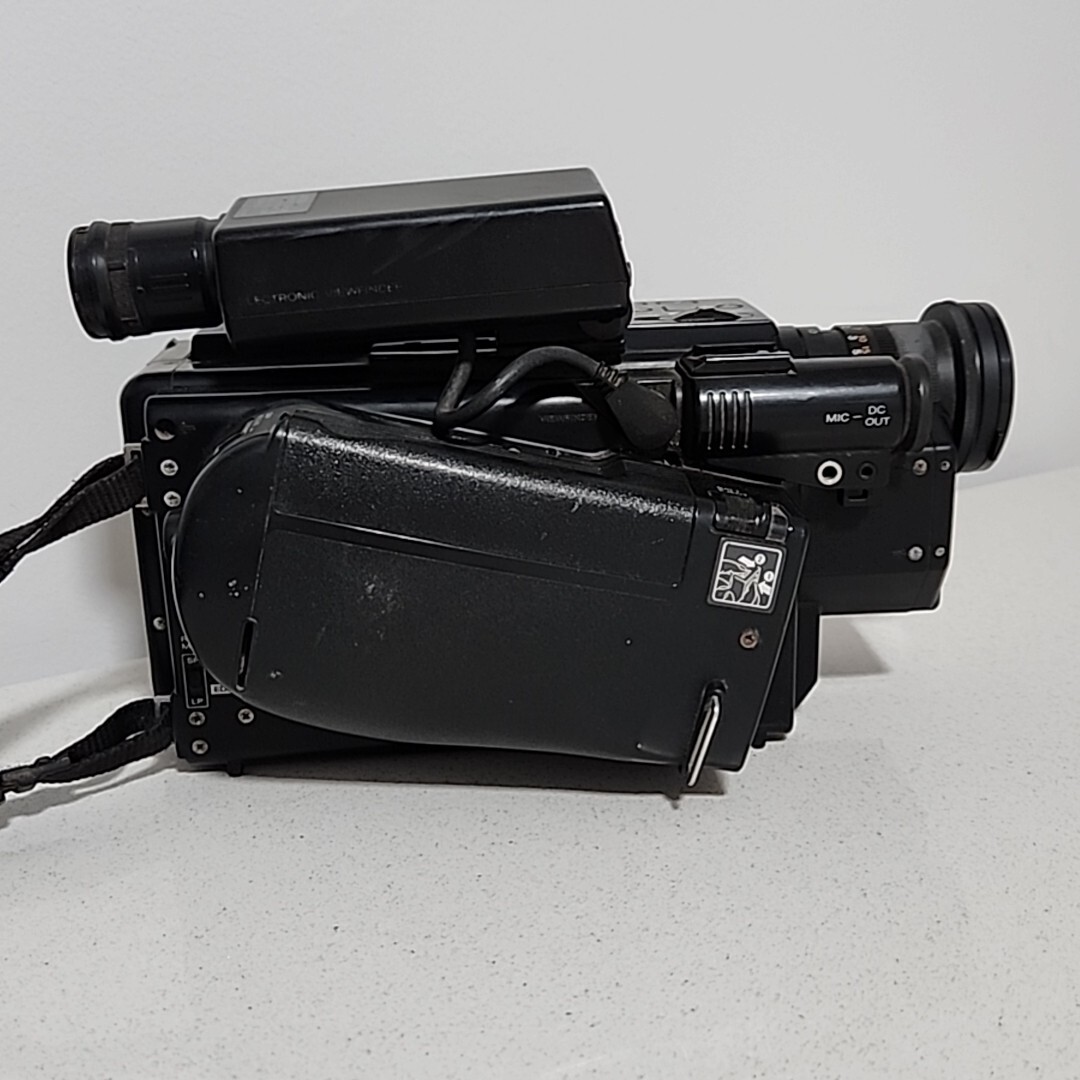 SONY CCD-V30E HANDYCAM VIDEO CAMERA RECORDER DC 6V No.204262 Made