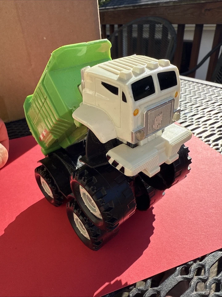 Mattel Matchbox Stinky The Garbage Truck Robot 12" de largo 2009 sin probar Foto 2 de 4