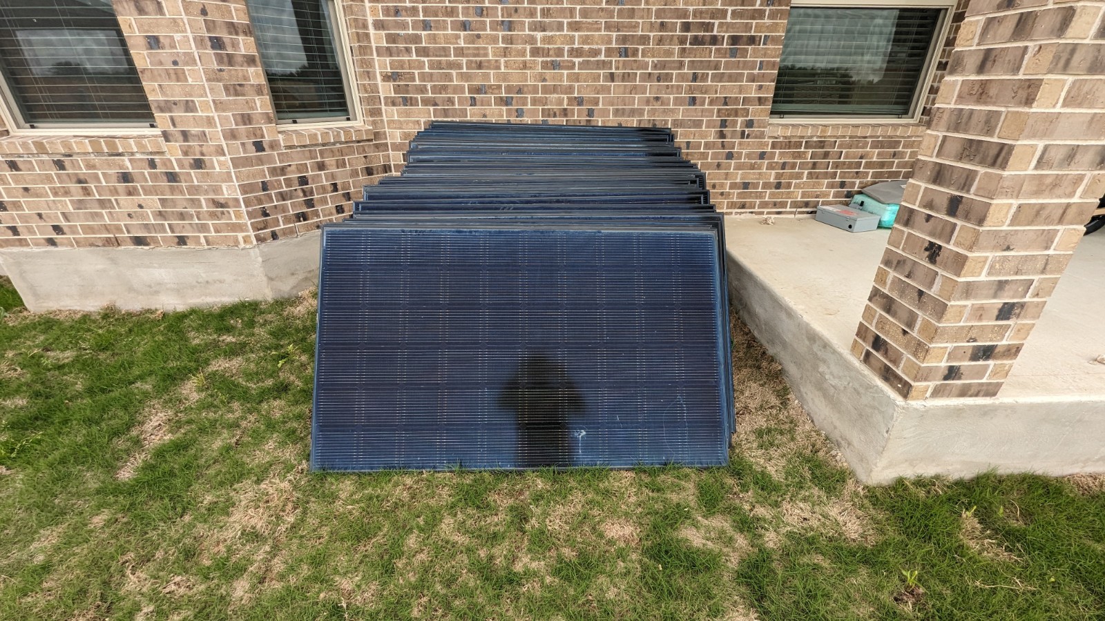 Used LG325N1K-v5 Solar Panels Lot Of 34