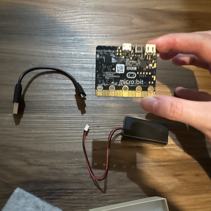 BBC micro:bit Microcontroller Board USB LED w/ USB Cable AAA Holder Jumper Wires