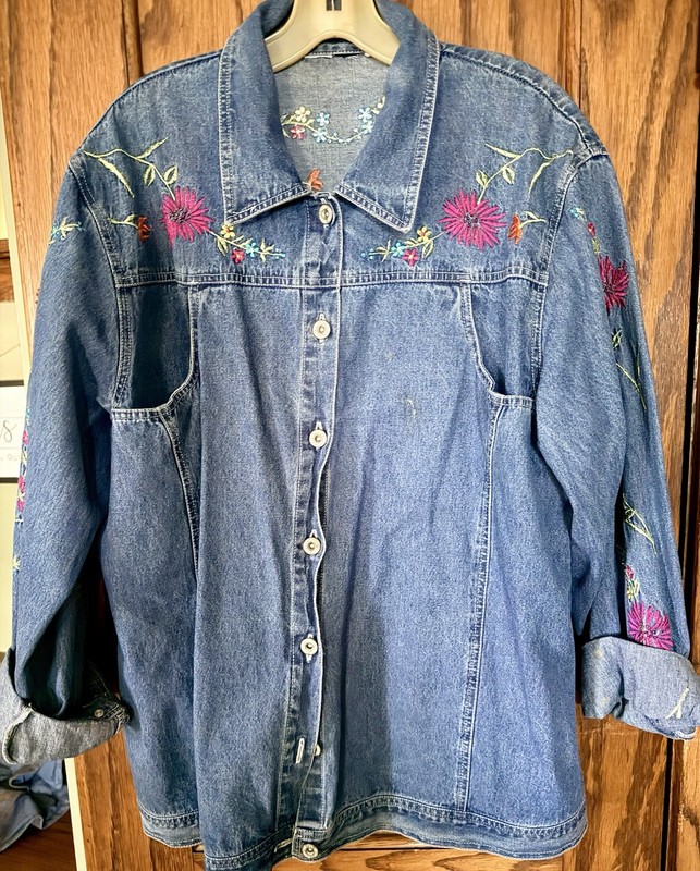 Blue Denim Button-Up Shirt Jacket Collared Long Sleeve Floral Embroidered L/XL