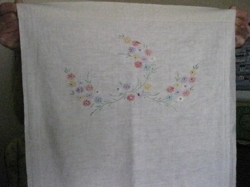 Vtg Table Runner Embroidered MCM Linen Grandma Cottage Core 18"x44" Farmhouse - Picture 4 of 4