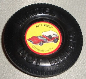Rare & Vintage Mattel Hot Wheels Mutt Mobile Plastic Pin Button Badge (1970)