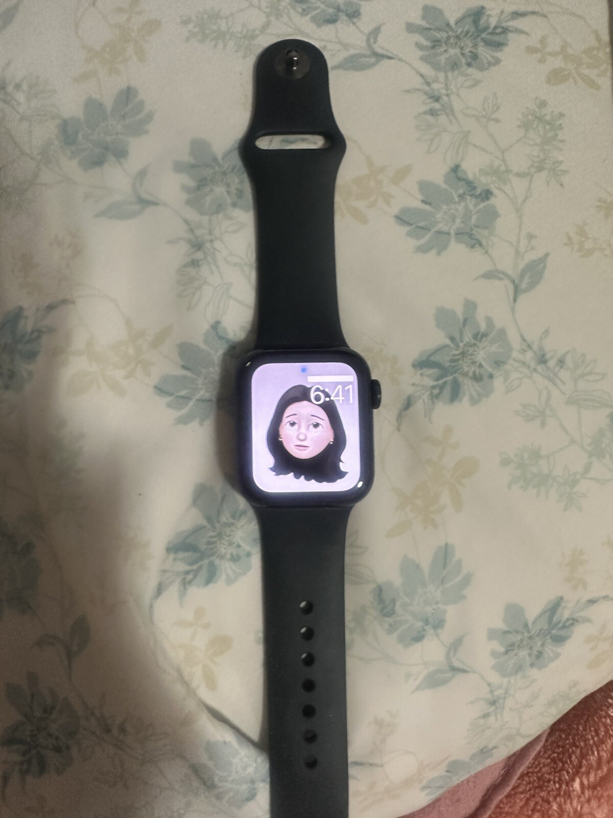 Apple Watch SE 40mm Starlight Aluminum GPS with Sport Band-image