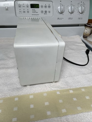 Magic Chef Mini Toaster Oven & Broiler Model 678 White with Rack and tray - Picture 7 of 10