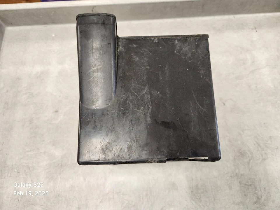 1999-2003 Mazda Protege Battery Cover - Image 3 of 4
