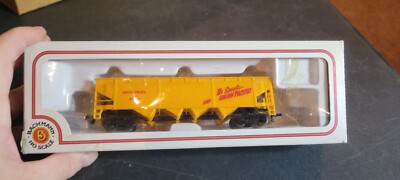 CH BOXED HO Scale Train Car BACHMAN UP HOPPER HORN HOOK