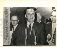 1966 Press Photo Representative Wayne Hays talks to Washington reporters.