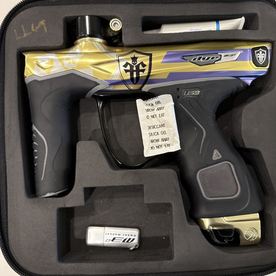 Dye M3+ Femmes Fatale Limited Edition Paintball Marker