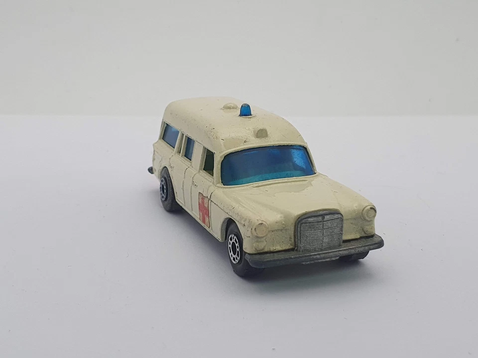 Mercedes Ambulanza Matchbox 1/60 - Immagine 4 di 4