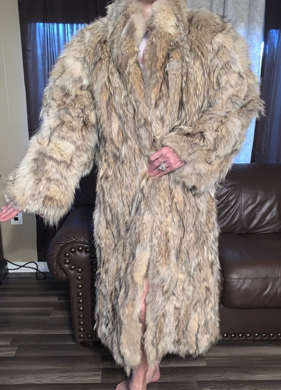 Stunning Fur Coat Coyote Custom Made M/L Full Length Vintage