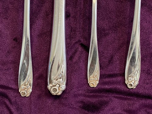 1847 Rogers Bros Narzisse 4-teiliges Gedeck Gabel Messer Löffel versilbert Vintage - Bild 2 von 4