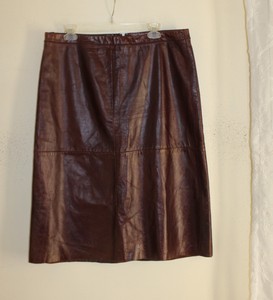 saia marrom escuro