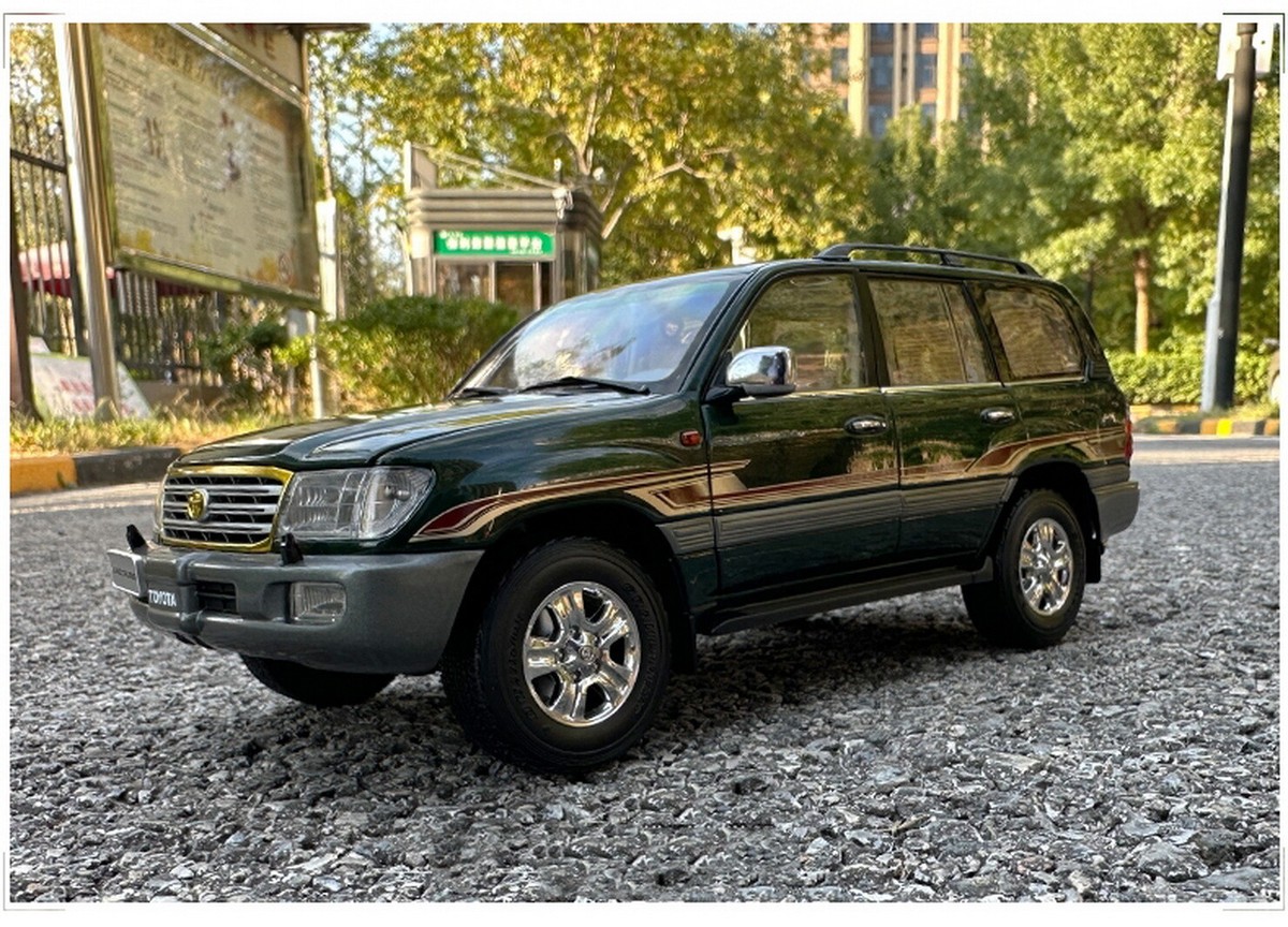 1/18 トヨタ ランドクルーザー100 後期 Paudi model 1/18 Scale Toyota Land Cruiser LC100 Green DieCast Car Model Toy