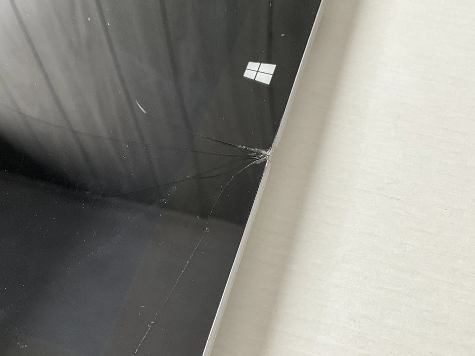 Microsoft Surface 3 3 128GB, Wi-Fi, 10.8in - Silver - CRACKED - READ - Image 2 of 4