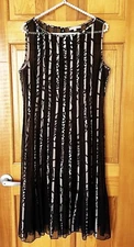 Sandra Darren Womens Cocktail Dress Black Stripe Sheer Sz 8 Sleeveless NO SLIP