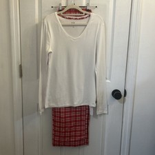 Gap Women's Pajama Set NWT Size Large V-Neck Top  Red Flannel Pants
