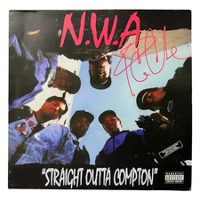 ICE CUBE SIGNED NWA STRAIGHT OUTTA COMPTON ALBUM VINYL LP (ACG CERT AG17907)