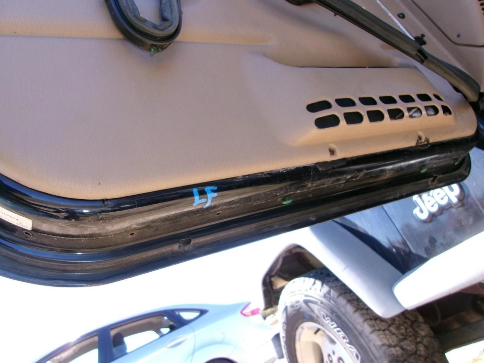 Used Front Left Door Assembly Front fits: 2001 Jeep Wrangler full door Front Lef Foto 3 de 4