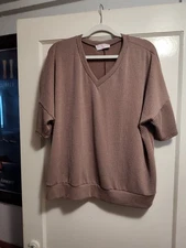 Discount Divas Women's Boxy Raised Rib Half Sleeve v Neck Top