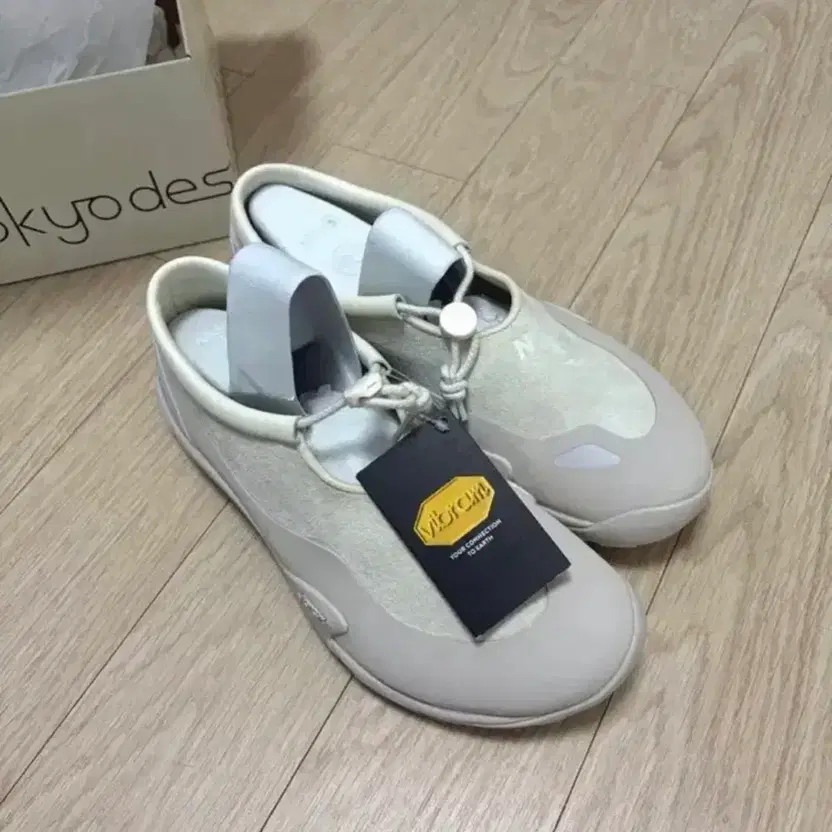 New Balance x Tokyo Design Sneakers - Size 8.5, NEW thumbnail 4