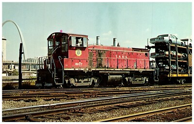 Terminal Railroad Association #1507 across Mississippi River with ST Louis Arch 