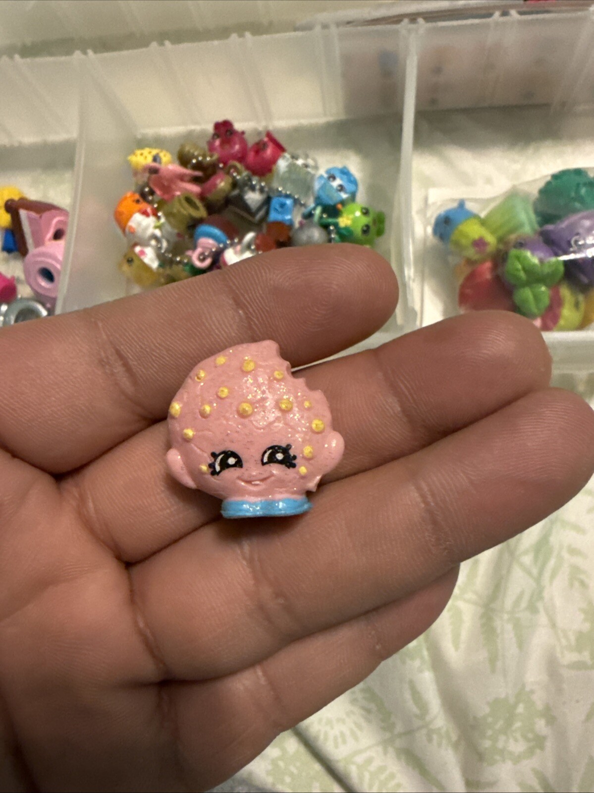 Shopkins Season 1 GLITTER ULTRA RARE Kooky Cookie Pink 01-039 Bakery VHTF Toy