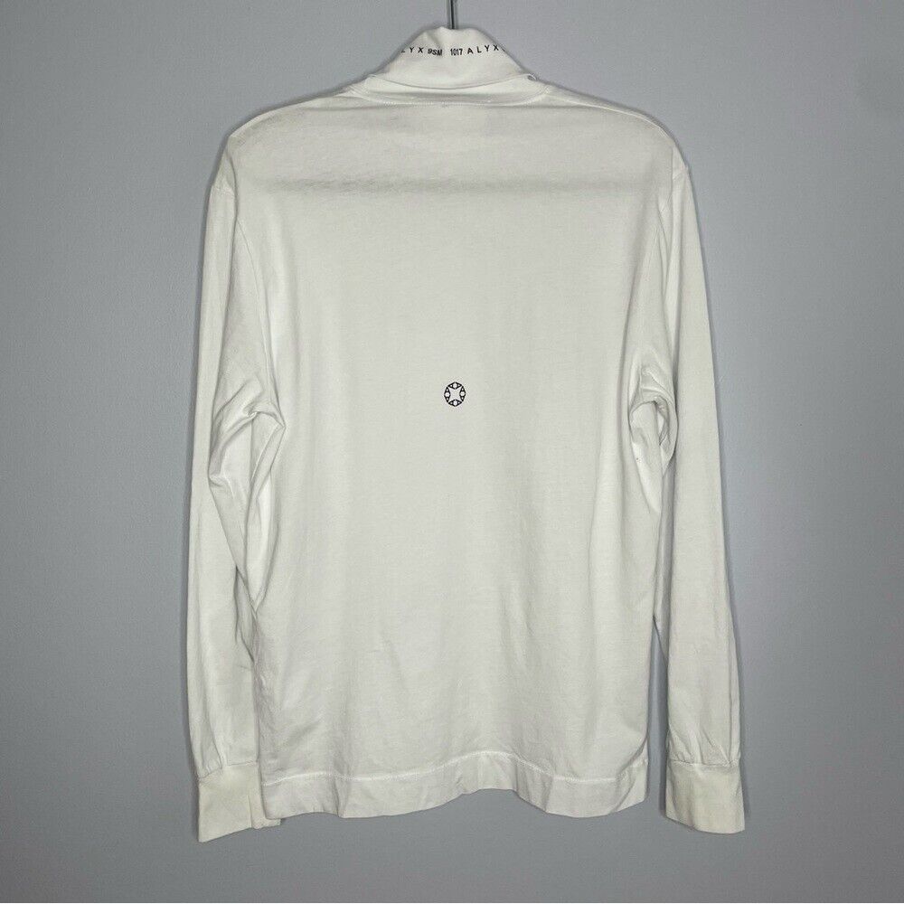 【関税込み】1017 ALYX 9SM ホワイト コットン ミディアムドレス 1017 ALYX 9SM White Visual Turtleneck Long Sleeve Medium