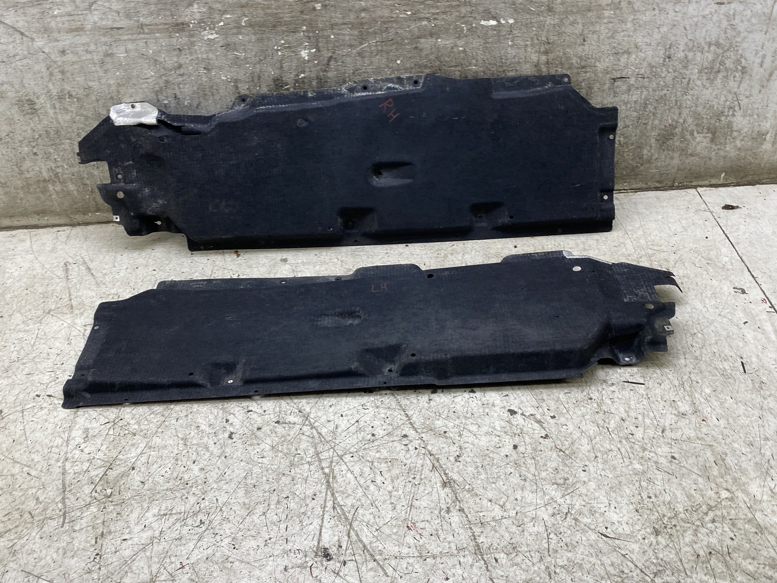 2016-2020 BENTLEY BENTAYGA LEFT RIGHT UNDERBODY SIDE SHIELD GUARD TRIM PANEL SET