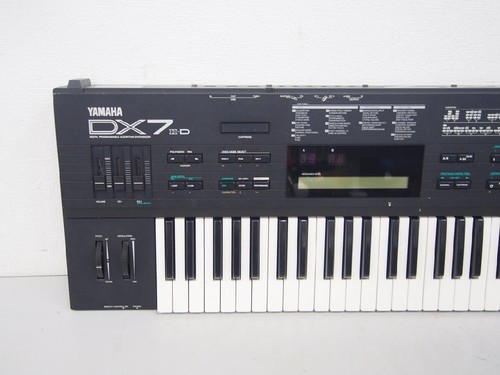 YAMAHA DX7 II-D Synthesizer Digital Keyboard - Picture 2 of 4