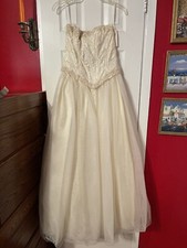 With Tags Jessica McClintock Wedding Gown, Veil And Tulle Size 10