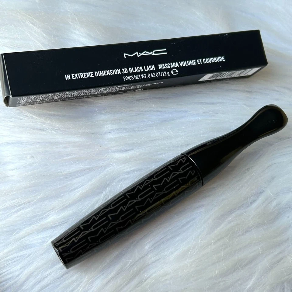 New MAC In Extreme Dimension 3D Lash Mascara~Black~Full size 0.42 oz / 12 g - Image 2 of 4