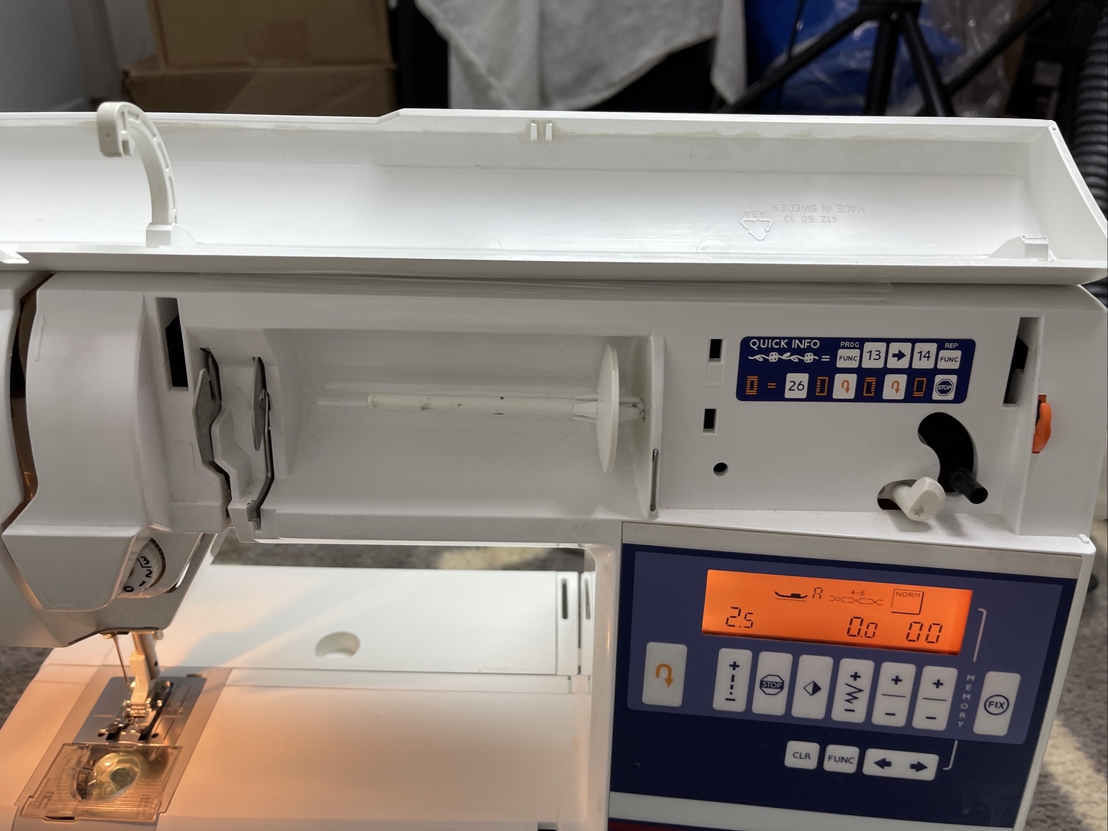 Viking Husqvarna Freesia 425 Sewing Machine w/ Foot, Pedal And Cord