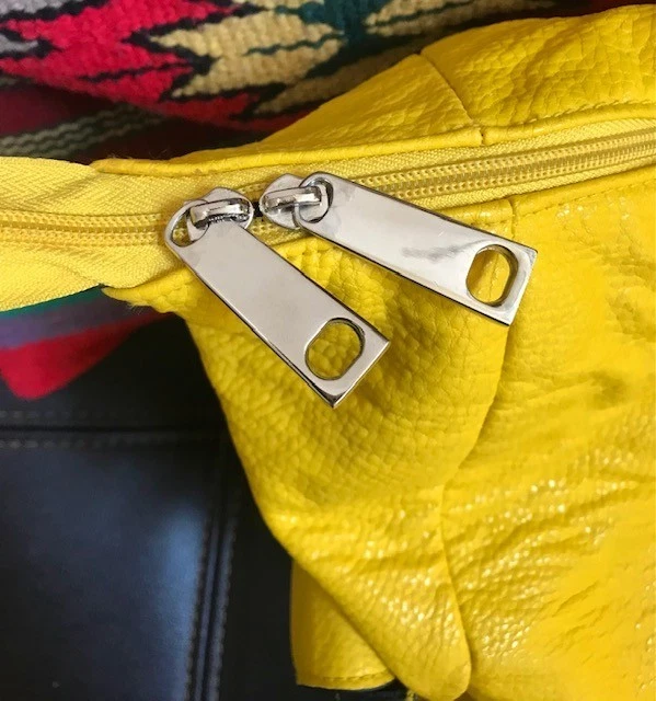 ВИНТАЖНЫЙ BUENO КОЛЛЕКЦИИ ЯРКО ЖЕЛТЫЙ ТЕКСТУРИРОВАННЫЙ 23» WEEKENDER НОЧЬ СУМКА С КОРОТКИМИ РУЧКАМИ - Изображение 3 из 4