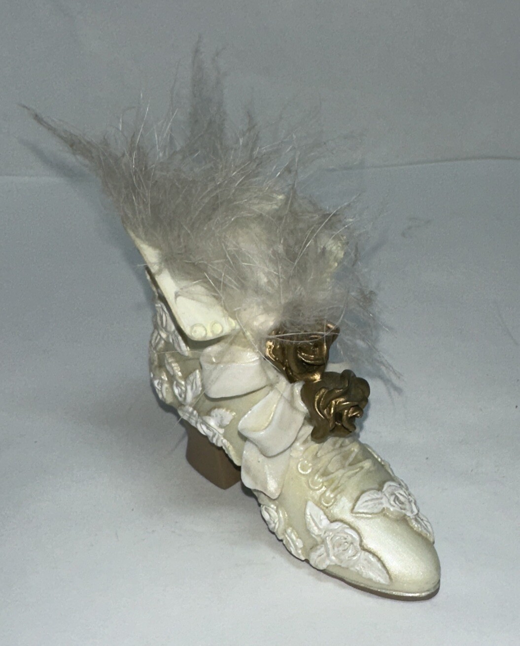 Avon Gift Collection Victorian Shoe Feathers & Flowers No Chips Cream White&Gold