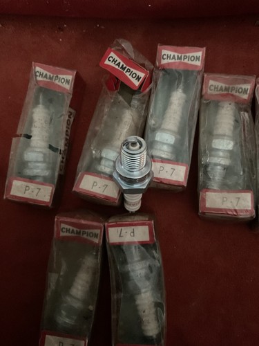 Champion P7 Spark Plugs x 8. n.o.s - Picture 5 of 5