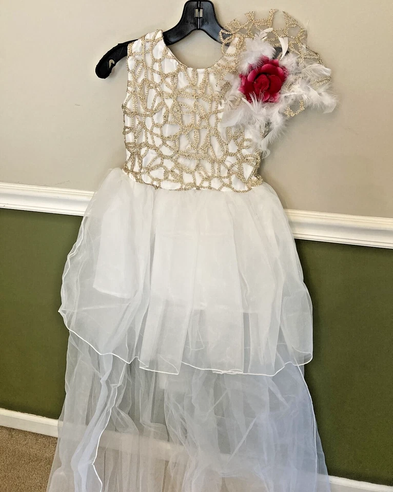 Vestido princesa alto-baixo feminino branco e dourado com trem destacável e destaque floral - Imagem 2 de 4