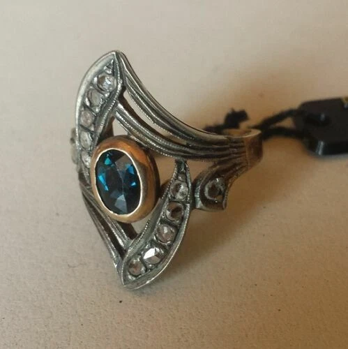 Gioielli antichi in argento con pietra principale diamante