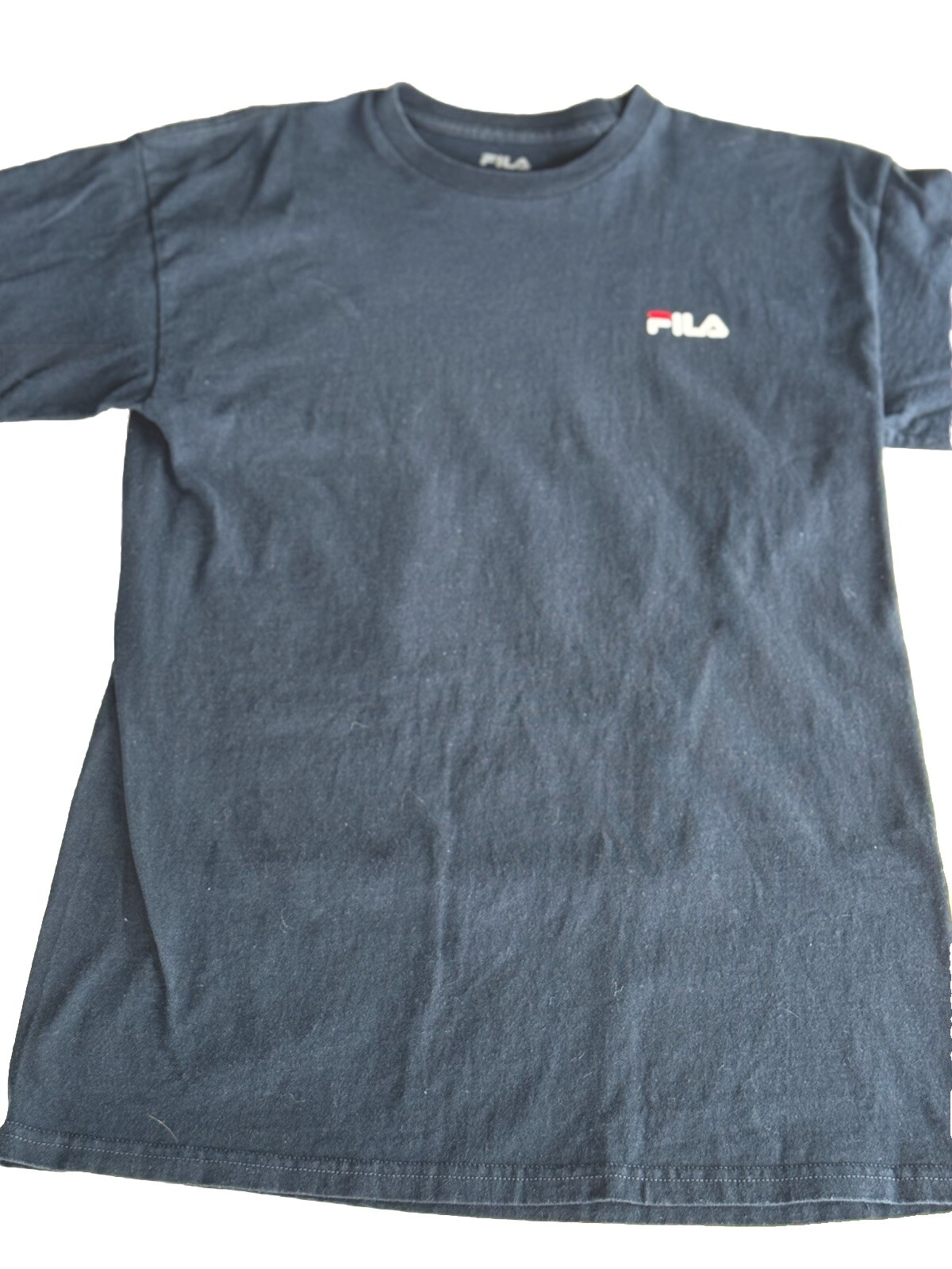 T shirt uomo FILA logo petto sinistro e scarpe retro grafica blu navy media